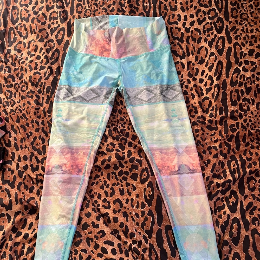 teeki Pastel Gradient Geo-Print Leggings